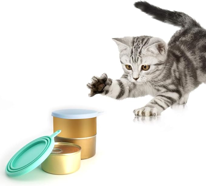 SLSON 2 Pack Pet Food Cover Universal Silicone Cat Dog Can Lids Fit Standard Size with Spoons, Light Blue and Green
