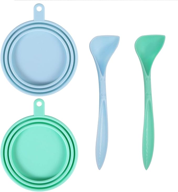 SLSON 2 Pack Pet Food Cover Universal Silicone Cat Dog Can Lids Fit Standard Size with Spoons, Light Blue and Green