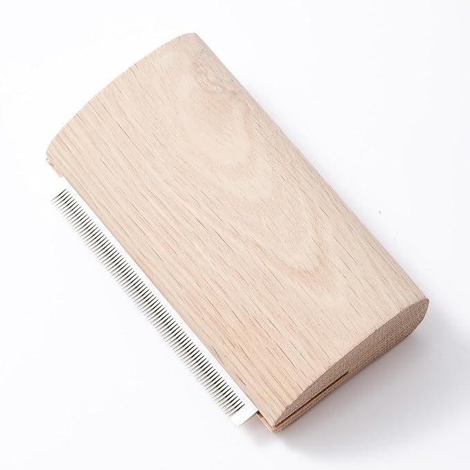 French Bulldog Brush for Shedding – Palm-Grip Wooden Deshedding Comb for Short Hair Dogs, Fine Stainless-Steel Teeth, Curved Body for Face/Neck/Chest, Easy-Rinse Grooming, Bath & Dry Use