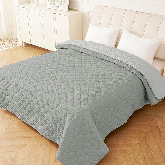 hyha Waterproof Dog Bed Blanket, Soft Pet Blankets, Waterproof Couch Cover for Dogs, Reversible Sofa Covers Washable for Furniture (52x82 Inch, Grey/Light Grey)